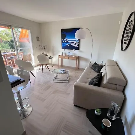 Appartement Avec Terrasse, Vue Jardin Et Piscine Antibes Esterno foto