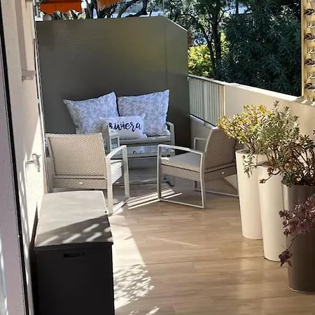 Appartement Avec Terrasse, Vue Jardin Et Piscine Antibes Esterno foto