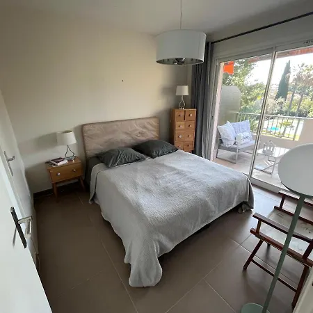 Appartement Avec Terrasse, Vue Jardin Et Piscine Antibes Esterno foto