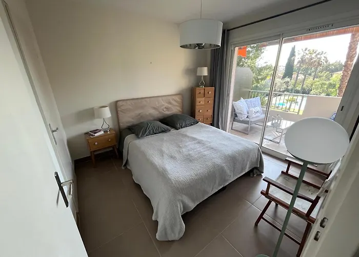 Appartement Avec Terrasse, Vue Jardin Et Piscine