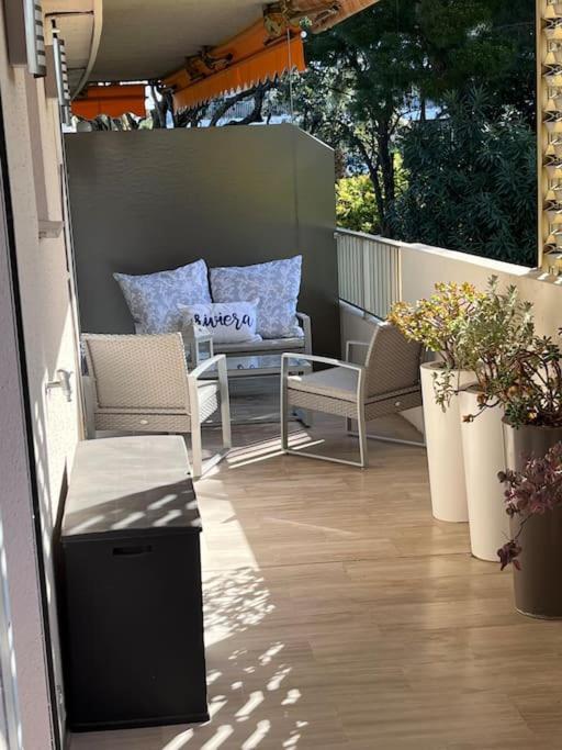 Avec Terrasse, Vue Jardin Et Piscine Apartment
