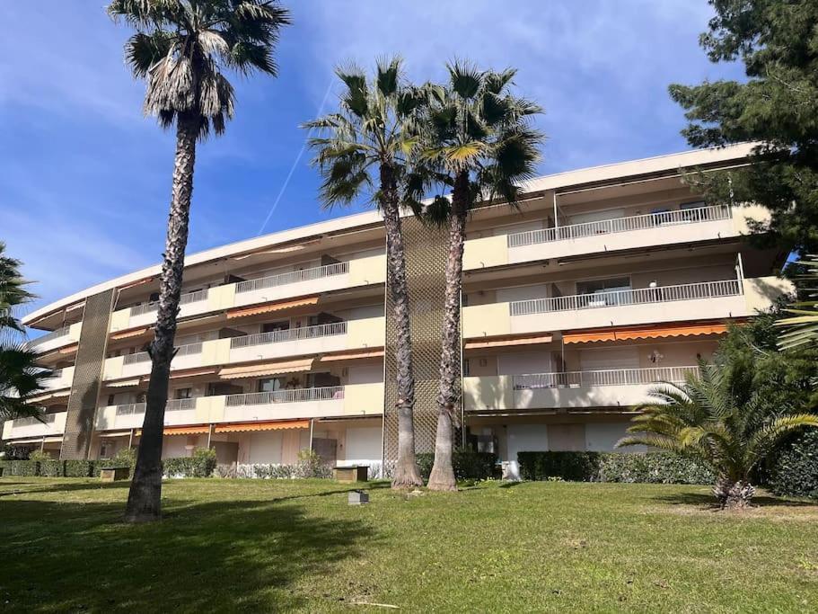 Apartment Avec Terrasse, Vue Jardin Et Piscine