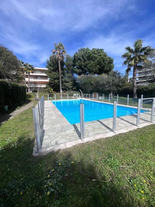 Apartment Avec Terrasse, Vue Jardin Et Piscine