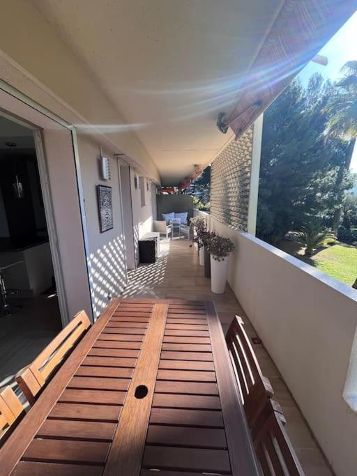 Avec Terrasse, Vue Jardin Et Piscine *