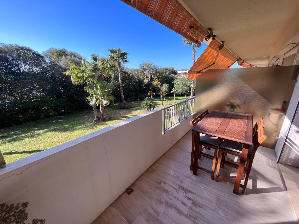 Avec Terrasse, Vue Jardin Et Piscine Apartment *
