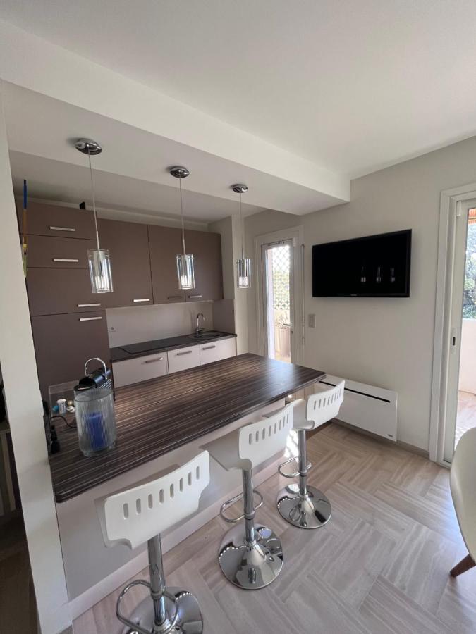 Apartment Avec Terrasse, Vue Jardin Et Piscine *