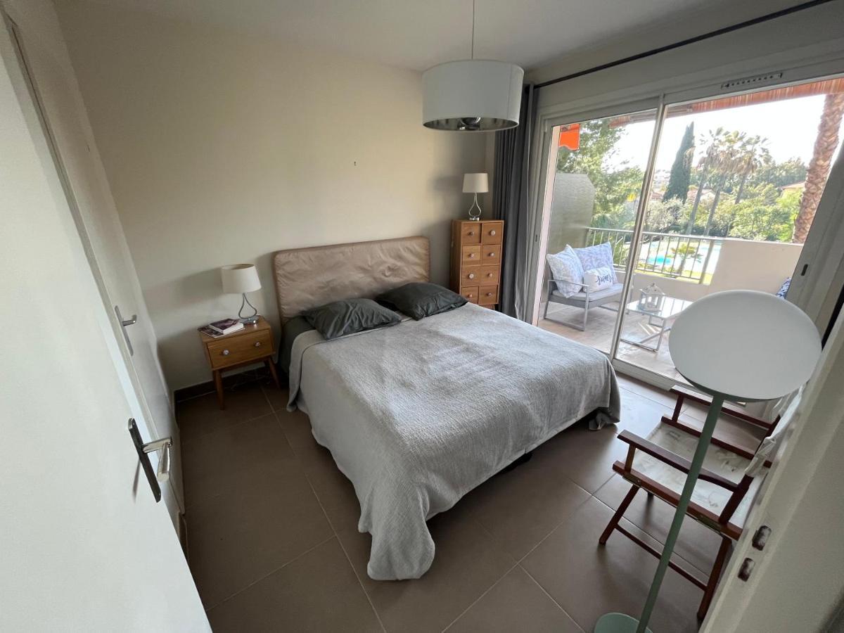 Avec Terrasse, Vue Jardin Et Piscine Apartment Antibes