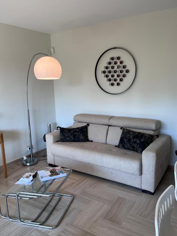 Apartment Avec Terrasse, Vue Jardin Et Piscine